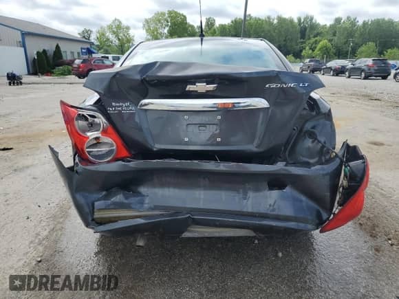 2014 Chevrolet Sonic LT z VIN 1G1JC5SHXE4200758, wystawiony jako Copart lot #65268585 z przebiegiem 136 698 mil mil oraz Nie do naprawy • Non repairable. Historia ofert i sprzedaży dostępna na DreamBid. Obrazek 6.