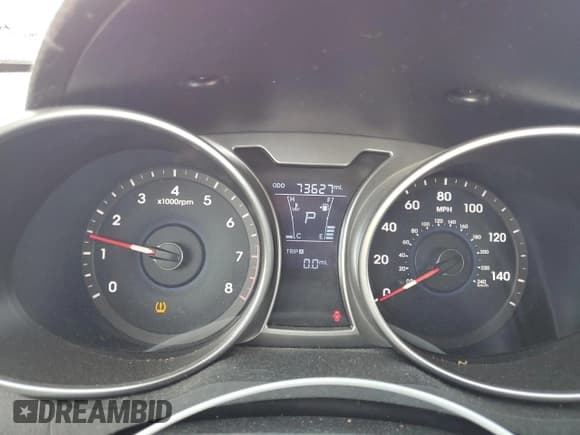 ✅ 2013 Hyundai Veloster w/Gray Int • VIN: KMHTC6AD6DU138208 • Lot: 77527594. Wystawiony na Copart z przebiegiem 73 627 mil. Bezpłatny archiwum sprzedaży aukcyjnych z USA i szczegółowy raport historii pojazdu na DreamBid. Zdjęcie 9.