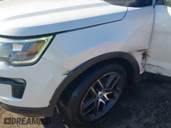 ✅ 2019 Ford Explorer Sport • VIN: 1FM5K8GT1KGA05969 • Lot: 43349852. Wystawiony na IAAI z przebiegiem 67 295 mil. Bezpłatny archiwum sprzedaży aukcyjnych z USA i szczegółowy raport historii pojazdu na DreamBid. Zdjęcie 6.