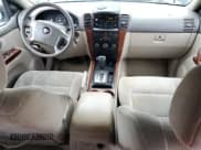 ✅ 2004 Kia Sorento LX • VIN: KNDJD733945266133 • Lot: 67228255. Wystawiony na Copart z przebiegiem 125 446 mil. Bezpłatny archiwum sprzedaży aukcyjnych z USA i szczegółowy raport historii pojazdu na DreamBid. Zdjęcie 8.