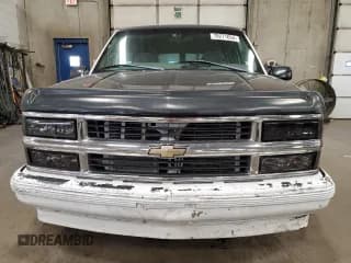 ✅ 1998 Chevrolet Suburban • VIN: 1GNEC16R3WJ314003 • Lot: 78271654. Wystawiony na Copart z przebiegiem 283 661 mil. Bezpłatny archiwum sprzedaży aukcyjnych z USA i szczegółowy raport historii pojazdu na DreamBid. Zdjęcie 5.