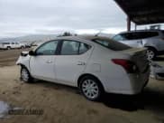 ✅ 2015 Nissan Versa SV • VIN: 3N1CN7AP5FL898483 • Lot: 53100565. Wystawiony na Copart z przebiegiem 173 488 mil. Bezpłatny archiwum sprzedaży aukcyjnych z USA i szczegółowy raport historii pojazdu na DreamBid. Zdjęcie 2.