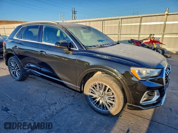 ✅ 2021 Audi Q3 Premium • VIN: WA1AUCF30M1148722 • Lot: 94169065. Wystawiony na Copart z przebiegiem 58 049 mil. Bezpłatny archiwum sprzedaży aukcyjnych z USA i szczegółowy raport historii pojazdu na DreamBid. Zdjęcie 4.