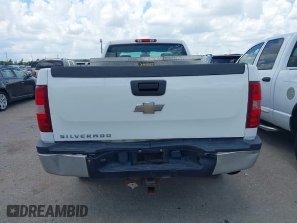 ✅ 2009 Chevrolet Silverado 2500HD Work Truck • VIN: 1GCHC49K79E156509 • Lot: 42566650. Wystawiony na IAAI z przebiegiem 218 736 mil. Bezpłatny archiwum sprzedaży aukcyjnych z USA i szczegółowy raport historii pojazdu na DreamBid. Zdjęcie 16.