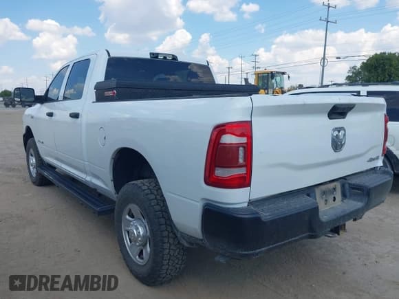 ✅ 2022 Ram 2500 Tradesman • VIN: 3C6UR5CJ3NG298322 • Lot: 43000975. Listed on IAAI with 97,692 mi. Free auction sales archive from the USA and detailed vehicle history report at DreamBid. Image 3.