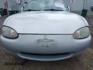 ✅ 2000 Mazda MX-5 Miata • VIN: JM1NB3531Y0151252 • Lot: 42959975. Wystawiony na IAAI z przebiegiem 140 145 mil. Bezpłatny archiwum sprzedaży aukcyjnych z USA i szczegółowy raport historii pojazdu na DreamBid. Zdjęcie 6.