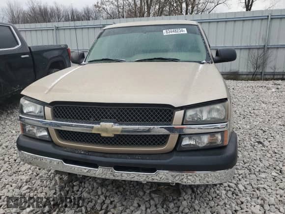 2004 Chevrolet Silverado 1500 LS z VIN 1GCEC14V94Z186793, wystawiony jako Copart lot #83448234 z przebiegiem 176 573 mil mil oraz Czysty tytuł • Clean title. Historia ofert i sprzedaży dostępna na DreamBid. Obrazek 5.