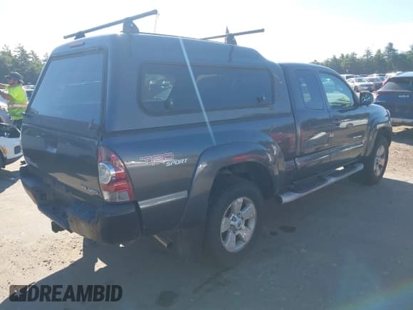 ✅ 2010 Toyota Tacoma • VIN: 5TEUU4EN1AZ712164 • Lot: 43108565. Listed on IAAI with 224,572 mi. Free auction sales archive from the USA and detailed vehicle history report at DreamBid. Image 4.