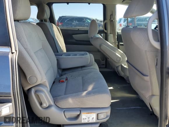 ✅ 2016 Honda Odyssey SE • VIN: 5FNRL5H30GB060706 • Lot: 91166725. Wystawiony na Copart z przebiegiem 102 263 mil. Bezpłatny archiwum sprzedaży aukcyjnych z USA i szczegółowy raport historii pojazdu na DreamBid. Zdjęcie 11.