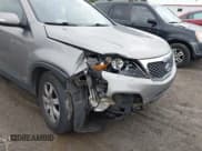 ✅ 2013 Kia Sorento LX • VIN: 5XYKTDA29DG405264 • Lot: 42327223. Listed on IAAI with 209,651 mi. Free auction sales archive from the USA and detailed vehicle history report at DreamBid. Image 6.