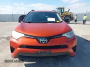 ✅ 2016 Toyota RAV4 LE • VIN: JTMZFREVXGJ081107 • Lot: 43556352. Wystawiony na IAAI z przebiegiem 212 080 mil. Bezpłatny archiwum sprzedaży aukcyjnych z USA i szczegółowy raport historii pojazdu na DreamBid. Zdjęcie 12.