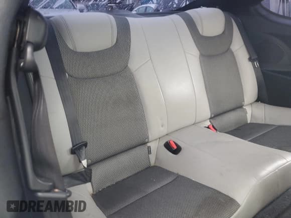 ✅ 2013 Hyundai Genesis Coupe Premium • VIN: KMHHT6KD9DU090143 • Lot: 82425235. Wystawiony na Copart z przebiegiem 185 549 mil. Bezpłatny archiwum sprzedaży aukcyjnych z USA i szczegółowy raport historii pojazdu na DreamBid. Zdjęcie 10.