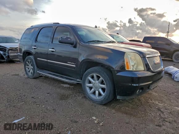 ✅ 2011 GMC Yukon Denali • VIN: 1GKS1EEF5BR386465 • Lot: 94183685. Listed on Copart with 214,463 mi. Free auction sales archive from the USA and detailed vehicle history report at DreamBid. Image 4.