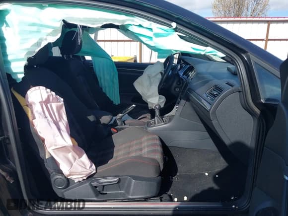 ✅ 2015 Volkswagen Golf GTI S • VIN: 3VWYT7AUXFM088823 • Lot: 42021865. Wystawiony na IAAI z przebiegiem 90 976 mil. Bezpłatny archiwum sprzedaży aukcyjnych z USA i szczegółowy raport historii pojazdu na DreamBid. Zdjęcie 5.