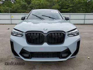 ✅ 2022 BMW X3 M • VIN: 5YM13EC02N9J64591 • Lot: 62077833. Wystawiony na Copart z przebiegiem 24 808 mil. Bezpłatny archiwum sprzedaży aukcyjnych z USA i szczegółowy raport historii pojazdu na DreamBid. Zdjęcie 5.