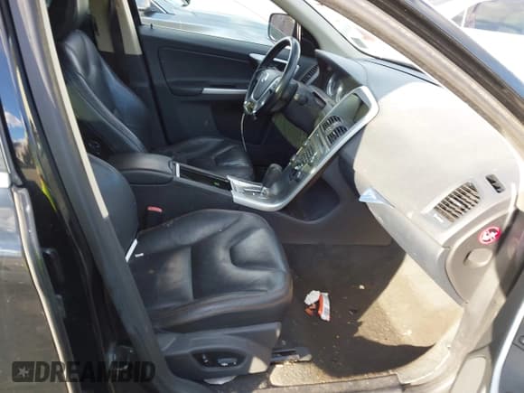 ✅ 2011 Volvo XC60 3.0T • VIN: YV4902DZ2B2209773 • Lot: 43820054. Wystawiony na IAAI z przebiegiem 177 501 mil. Bezpłatny archiwum sprzedaży aukcyjnych z USA i szczegółowy raport historii pojazdu na DreamBid. Zdjęcie 5.