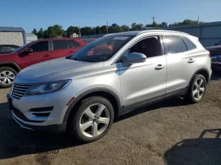✅ 2017 Lincoln MKC Premiere • VIN: 5LMCJ1D90HUL49360 • Lot: 70854155. Wystawiony na Copart z przebiegiem 156 198 mil. Bezpłatny archiwum sprzedaży aukcyjnych z USA i szczegółowy raport historii pojazdu na DreamBid. Zdjęcie 1.
