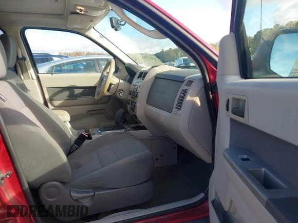 ✅ 2009 Ford Escape XLT • VIN: 1FMCU03789KA07673 • Lot: 43577512. Listed on IAAI with 197,812 mi. Free auction sales archive from the USA and detailed vehicle history report at DreamBid. Image 5.