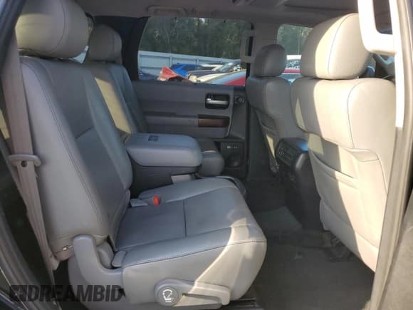 ✅ 2012 Toyota Sequoia Platinum • VIN: 5TDDW5G19CS064986 • Lot: 93615205. Listed on Copart with 246,244 mi. Free auction sales archive from the USA and detailed vehicle history report at DreamBid. Image 11.