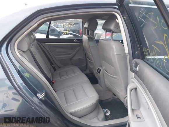 ✅ 2006 Volkswagen Jetta 2.5L • VIN: 3VWSG71K46M831887 • Лот: 41627363. Опубликован ранее на IAAI с пробегом 128 796 миль. Бесплатный доступ к архиву аукционных продаж из США и подробный отчёт об истории автомобиля на DreamBid. Изображение 8.