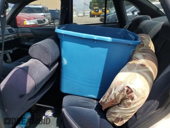 ✅ 1993 Ford Crown Victoria LX • VIN: 2FACP74W7PX207258 • Lot: 68975225. Wystawiony na Copart z przebiegiem 123 454 mil. Bezpłatny archiwum sprzedaży aukcyjnych z USA i szczegółowy raport historii pojazdu na DreamBid. Zdjęcie 10.