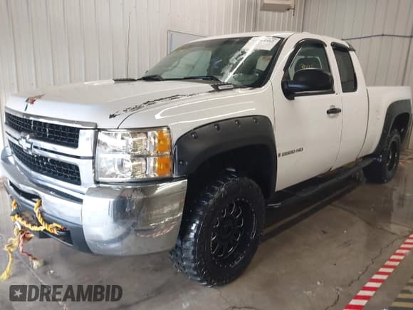 ✅ 2009 Chevrolet Silverado 2500HD • VIN: 1GCHK49699E105437 • Лот: 41264462. Опубликован ранее на IAAI с пробегом 306 561 миль. Бесплатный доступ к архиву аукционных продаж из США и подробный отчёт об истории автомобиля на DreamBid. Изображение 17.