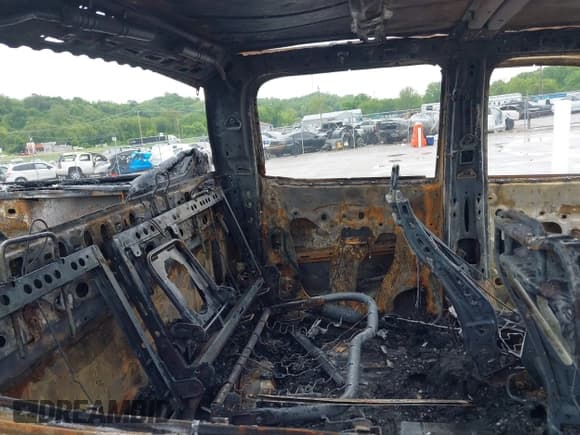 ✅ 2015 Chevrolet Silverado 2500HD LT • VIN: 1GC1KVEG4FF106698 • Lot: 42212983. Listed on IAAI with Not provided. Free auction sales archive from the USA and detailed vehicle history report at DreamBid. Image 8.