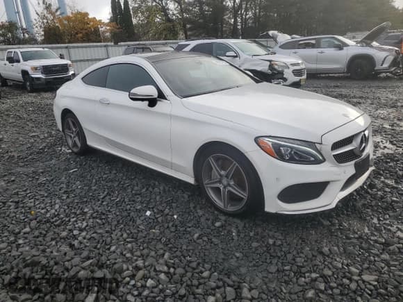 ✅ 2017 Mercedes-Benz C 300 • VIN: WDDWJ4KBXHF355592 • Lot: 90727755. Wystawiony na Copart z przebiegiem 91 012 mil. Bezpłatny archiwum sprzedaży aukcyjnych z USA i szczegółowy raport historii pojazdu na DreamBid. Zdjęcie 4.