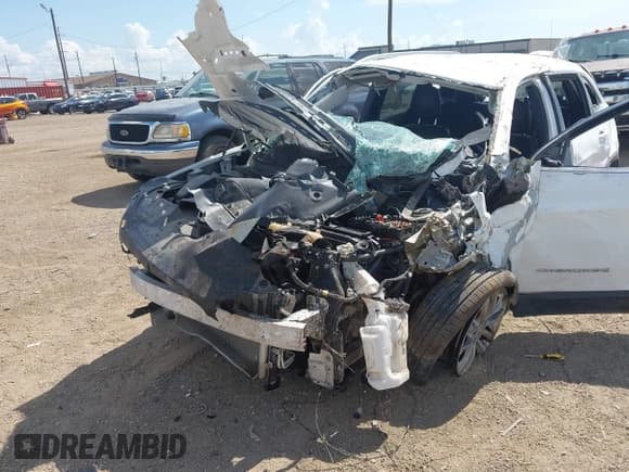 ✅ 2019 Jeep Cherokee Latitude Plus • VIN: 1C4PJLLB9KD165051 • Lot: 42895693. Wystawiony na IAAI z przebiegiem Nie podano. Bezpłatny archiwum sprzedaży aukcyjnych z USA i szczegółowy raport historii pojazdu na DreamBid. Zdjęcie 6.