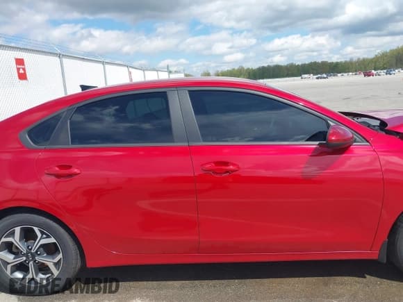 ✅ 2021 Kia Forte LXS • VIN: 3KPF24AD4ME288907 • Lot: 42084081. Wystawiony na IAAI z przebiegiem 47 786 mil. Bezpłatny archiwum sprzedaży aukcyjnych z USA i szczegółowy raport historii pojazdu na DreamBid. Zdjęcie 14.