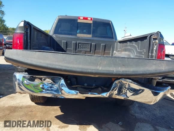 ✅ 2019 Ram 1500 SLT • VIN: 1C6RR7TT2KS587988 • Lot: 43493611. Wystawiony na IAAI z przebiegiem 118 865 mil. Bezpłatny archiwum sprzedaży aukcyjnych z USA i szczegółowy raport historii pojazdu na DreamBid. Zdjęcie 16.