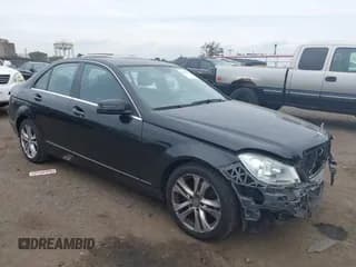 ✅ 2012 Mercedes-Benz C 300 Sport • VIN: WDDGF8BB6CR228097 • Lot: 43297755. Wystawiony na IAAI z przebiegiem 88 925 mil. Bezpłatny archiwum sprzedaży aukcyjnych z USA i szczegółowy raport historii pojazdu na DreamBid. Zdjęcie 1.