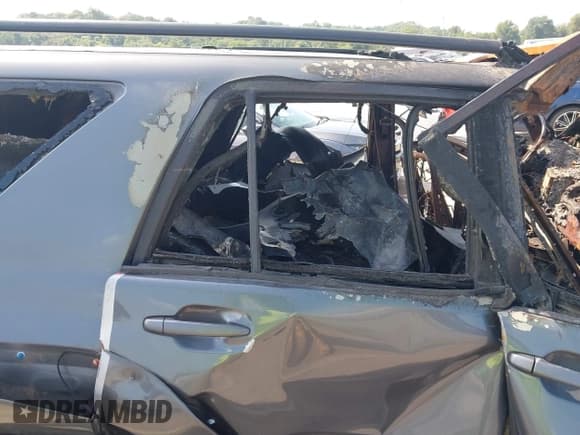 ✅ 2005 Toyota 4Runner Limited • VIN: JTEBU17R650077627 • Lot: 42828937. Wystawiony na IAAI z przebiegiem Nie podano. Bezpłatny archiwum sprzedaży aukcyjnych z USA i szczegółowy raport historii pojazdu na DreamBid. Zdjęcie 8.