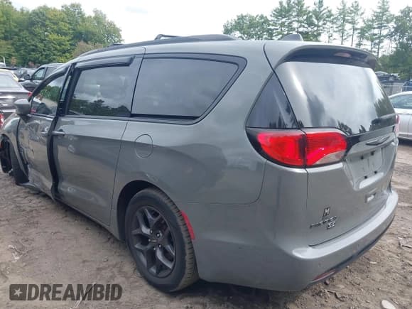 ✅ 2020 Chrysler Pacifica Touring L Plus • VIN: 2C4RC1EG4LR135311 • Lot: 43179041. Wystawiony na IAAI z przebiegiem 86 388 mil. Bezpłatny archiwum sprzedaży aukcyjnych z USA i szczegółowy raport historii pojazdu na DreamBid. Zdjęcie 3.