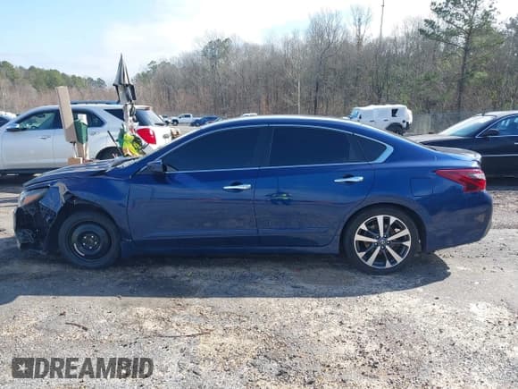 ✅ 2017 Nissan Altima SV • VIN: 1N4AL3AP8HC486582 • Lot: 41480502. Listed on IAAI with 142,235 mi. Free auction sales archive from the USA and detailed vehicle history report at DreamBid. Image 14.