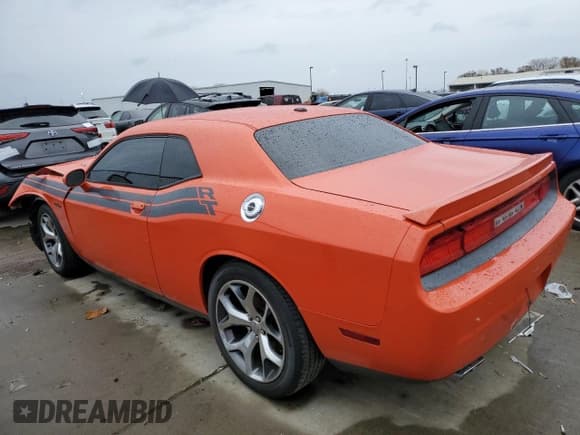 ✅ 2013 Dodge Challenger R/T Plus • VIN: 2C3CDYBTXDH733606 • Lot: 83748764. Wystawiony na Copart z przebiegiem 179 639 mil. Bezpłatny archiwum sprzedaży aukcyjnych z USA i szczegółowy raport historii pojazdu na DreamBid. Zdjęcie 2.