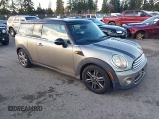 ✅ 2011 MINI Clubman • VIN: WMWZF3C56BTY00069 • Lot: 43741384. Wystawiony na IAAI z przebiegiem 137 369 mil. Bezpłatny archiwum sprzedaży aukcyjnych z USA i szczegółowy raport historii pojazdu na DreamBid. Zdjęcie 1.