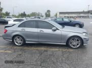 ✅ 2014 Mercedes-Benz C 250 Sport • VIN: WDDGF4HBXEG253583 • Lot: 42189407. Wystawiony na IAAI z przebiegiem 134 896 mil. Bezpłatny archiwum sprzedaży aukcyjnych z USA i szczegółowy raport historii pojazdu na DreamBid. Zdjęcie 13.