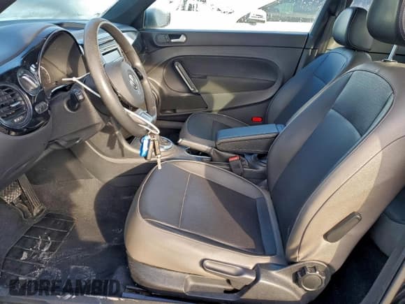 ✅ 2015 Volkswagen Beetle 1.8T • VIN: 3VWF17AT8FM629131 • Lot: 93878905. Wystawiony na Copart z przebiegiem 123 560 mil. Bezpłatny archiwum sprzedaży aukcyjnych z USA i szczegółowy raport historii pojazdu na DreamBid. Zdjęcie 7.