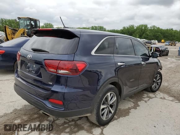 ✅ 2020 Kia Sorento S • VIN: 5XYPG4A5XLG612720 • Lot: 55496335. Wystawiony na Copart z przebiegiem 98 995 mil. Bezpłatny archiwum sprzedaży aukcyjnych z USA i szczegółowy raport historii pojazdu na DreamBid. Zdjęcie 3.