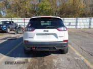 ✅ 2019 Jeep Cherokee Trailhawk Elite • VIN: 1C4PJMBN8KD142426 • Лот: 43564040. Опубликован ранее на IAAI с пробегом 157 220 миль. Бесплатный доступ к архиву аукционных продаж из США и подробный отчёт об истории автомобиля на DreamBid. Изображение 15.