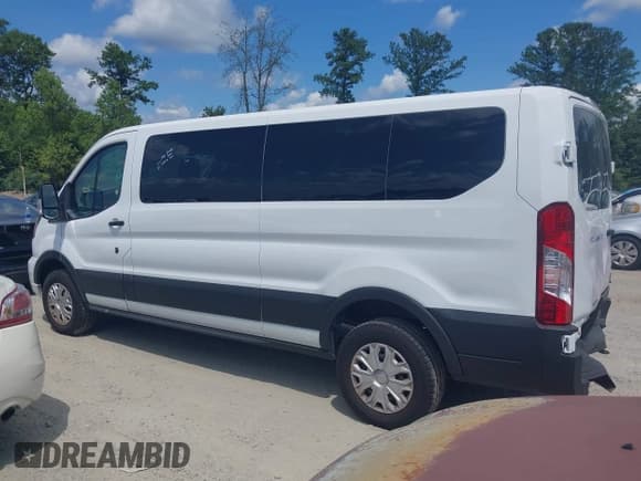 ✅ 2025 Ford Transit Passenger XL • VIN: 1FBAX2YG4SKA25556 • Lot: 42944558. Wystawiony na IAAI z przebiegiem 10 351 mil. Bezpłatny archiwum sprzedaży aukcyjnych z USA i szczegółowy raport historii pojazdu na DreamBid. Zdjęcie 14.
