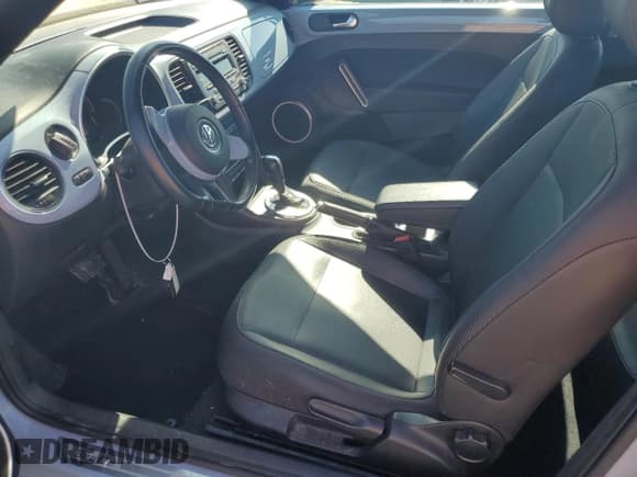 ✅ 2013 Volkswagen Beetle Fender Edition • VIN: 3VWJP7AT8DM673765 • Lot: 43014375. Listed on Copart with 72,859 mi. Free auction sales archive from the USA and detailed vehicle history report at DreamBid. Image 7.