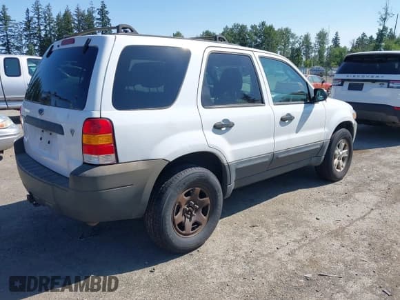 ✅ 2005 Ford Escape XLT • VIN: 1FMCU93195KE32796 • Лот: 42386457. Опубликован ранее на IAAI с пробегом 207 448 миль. Бесплатный доступ к архиву аукционных продаж из США и подробный отчёт об истории автомобиля на DreamBid. Изображение 4.