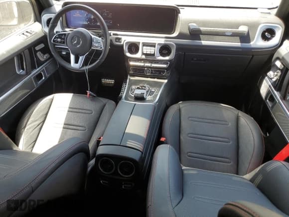 ✅ 2021 Mercedes-Benz G 550 • VIN: W1NYC6BJXMX382983 • Lot: 61177185. Wystawiony na Copart z przebiegiem 22 835 mil. Bezpłatny archiwum sprzedaży aukcyjnych z USA i szczegółowy raport historii pojazdu na DreamBid. Zdjęcie 8.