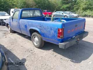 1993 Dodge Dakota S z VIN 1B7GL26X1PS140546, wystawiony jako IAAI lot #42142391 z przebiegiem 171 634 mil mil oraz . Historia ofert i sprzedaży dostępna na DreamBid. Obrazek 3.