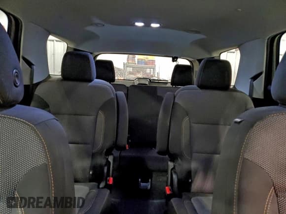 ✅ 2019 Chevrolet Traverse LT Cloth • VIN: 1GNERGKW4KJ241473 • Lot: 93990355. Wystawiony na Copart z przebiegiem 101 316 mil. Bezpłatny archiwum sprzedaży aukcyjnych z USA i szczegółowy raport historii pojazdu na DreamBid. Zdjęcie 10.