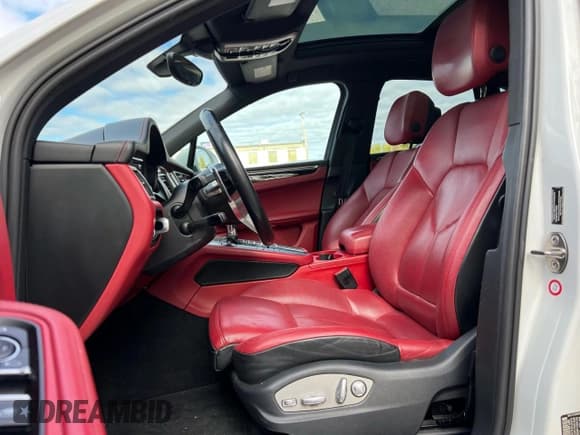 ✅ 2016 Porsche Macan S • VIN: WP1AB2A53GLB42337 • Lot: 90501695. Wystawiony na Copart z przebiegiem 159 542 mil. Bezpłatny archiwum sprzedaży aukcyjnych z USA i szczegółowy raport historii pojazdu na DreamBid. Zdjęcie 5.