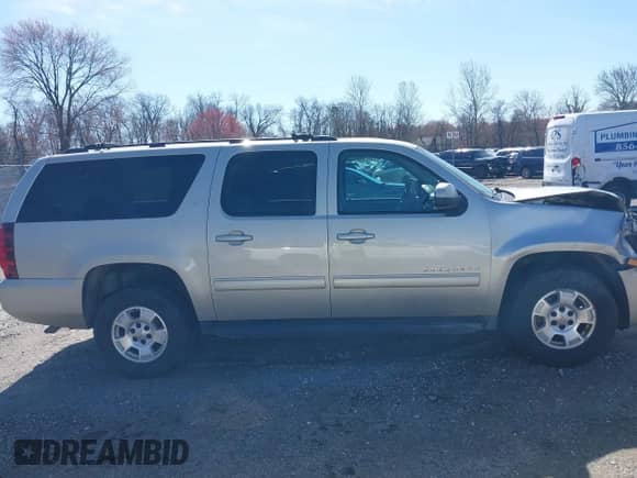 2014 Chevrolet Suburban LT z VIN 1GNSKJE71ER145069, wystawiony jako IAAI lot #41855455 z przebiegiem 197 617 mil mil oraz . Historia ofert i sprzedaży dostępna na DreamBid. Obrazek 13.