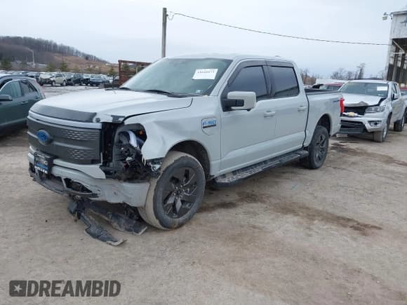 ✅ 2023 Ford F-150 Lightning Pro • VIN: 1FTVW1EL8PWG05596 • Лот: 41644473. Опубликован ранее на IAAI с пробегом 20 129 миль. Бесплатный доступ к архиву аукционных продаж из США и подробный отчёт об истории автомобиля на DreamBid. Изображение 2.